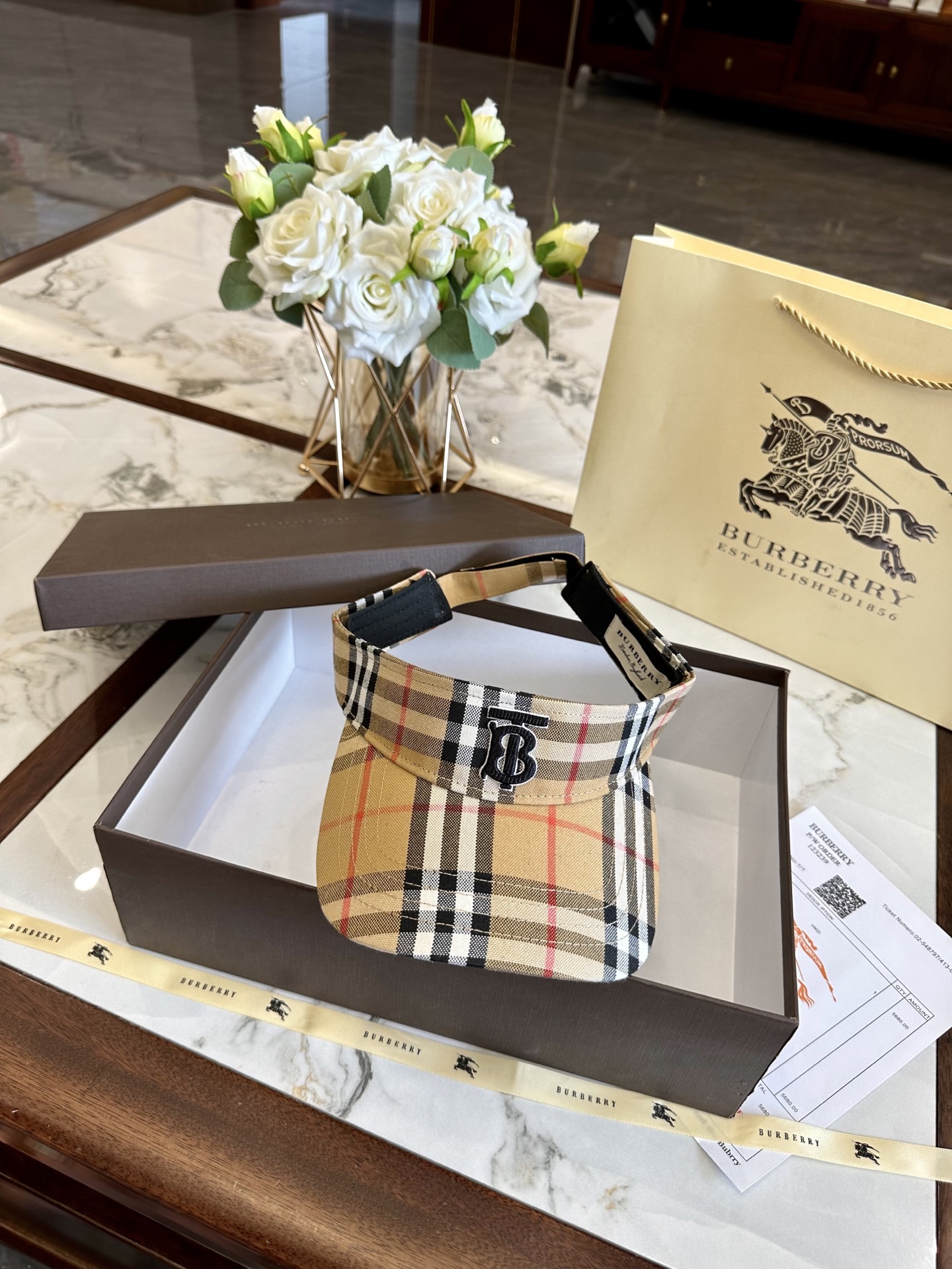 burberry hat model 05